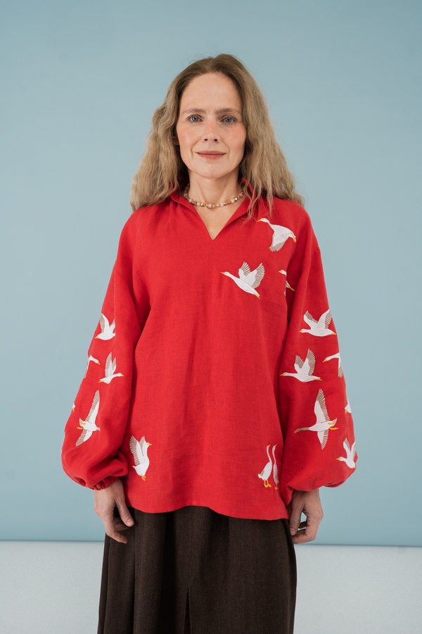 e108_01 Mann Studio Вишиванка червона з гусями E108 1