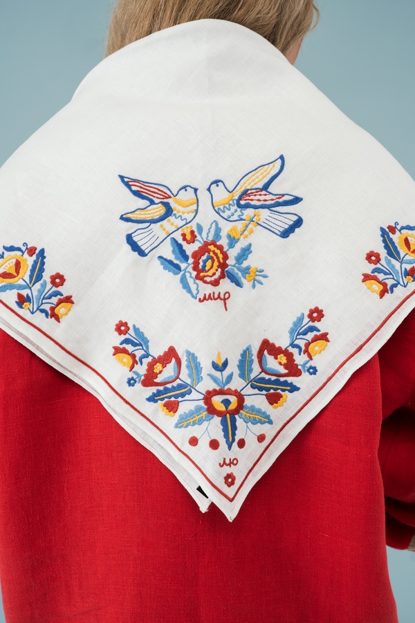 e108_10 Mann Studio Хустка біла з голубами X01 1